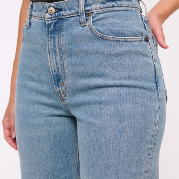 Abercrombie & Fitch Curve Love 90’s Straight Jeans - Picture 2 of 7
